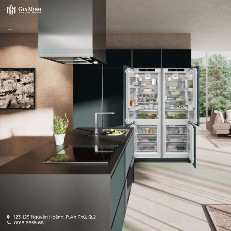 Tủ lạnh âm tường Liebherr hòa nhập tuyệt đối vào thiết kế tổng thể – liền mạch, thuần khiết, tôn vinh vẻ đẹp kiến trúc dưới ánh sáng Philips Hue.