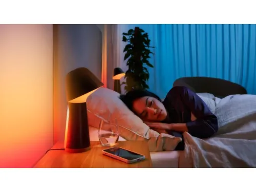 Không gian ánh sáng trắng và màu Hue Twilight black ANZ
