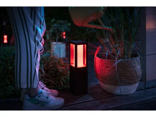 Không gian ánh sáng trắng và màu Impress Pedestal Light