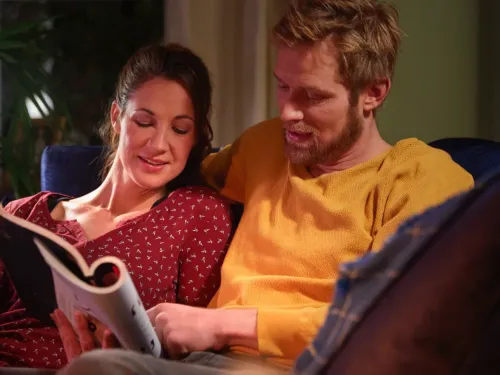 Không gian ánh sáng trắng và màu Hue Bulb – E14